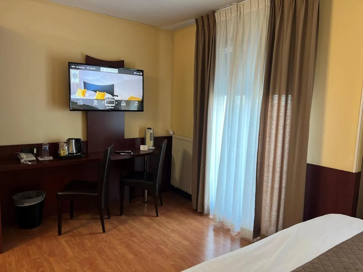 Logis Hotel Center Brest 3*,