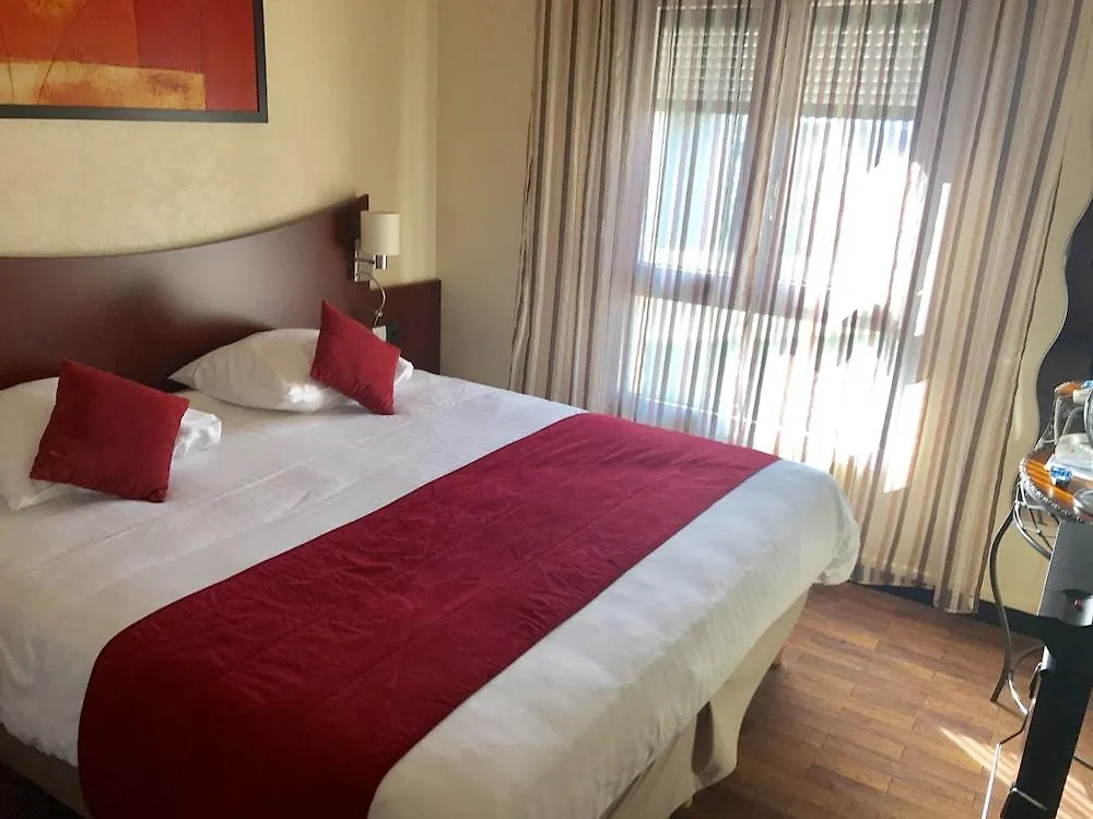 Logis Hotel Center Brest 3*,