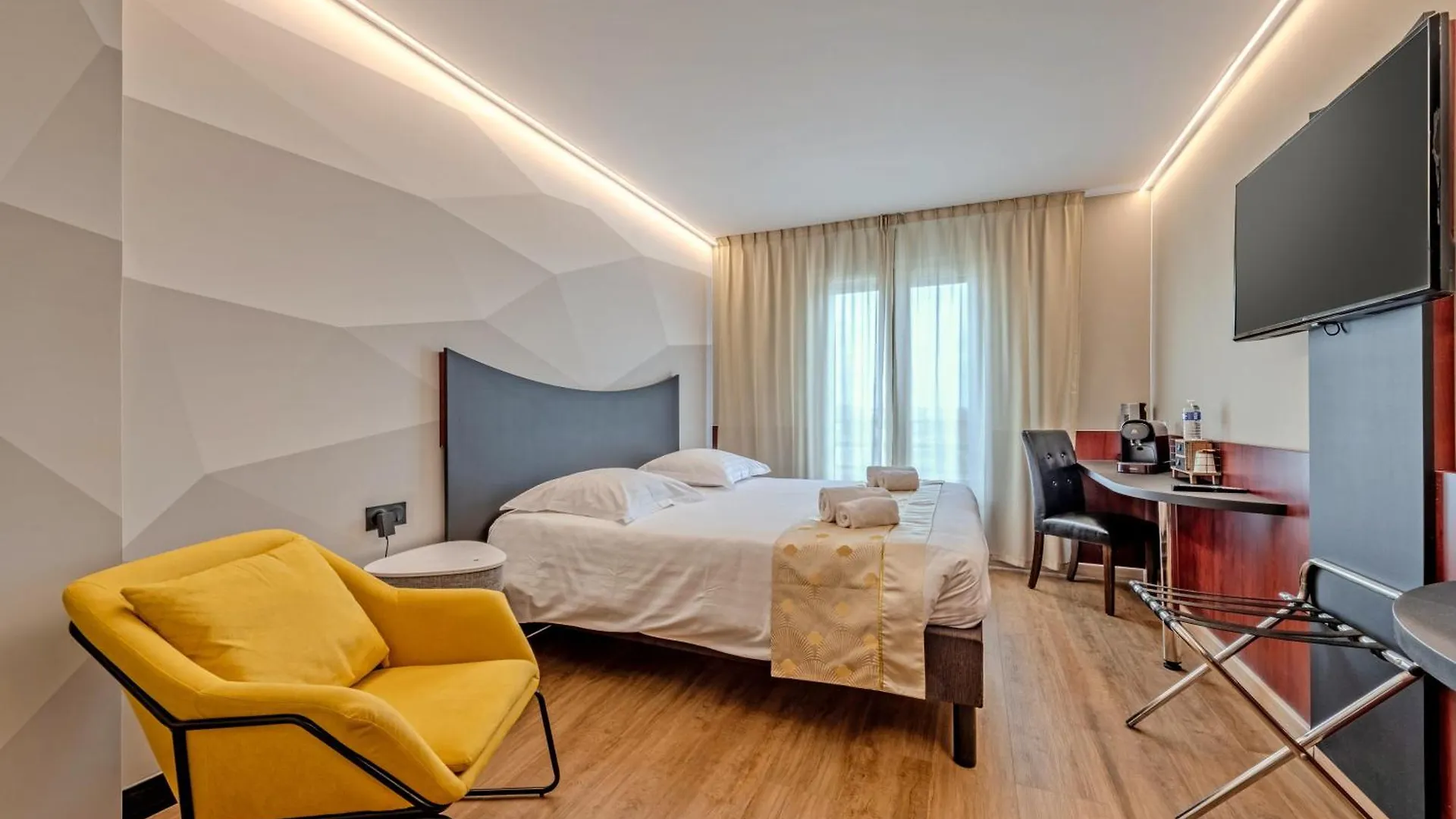 ***  Logis Hotel Center Brest Francia