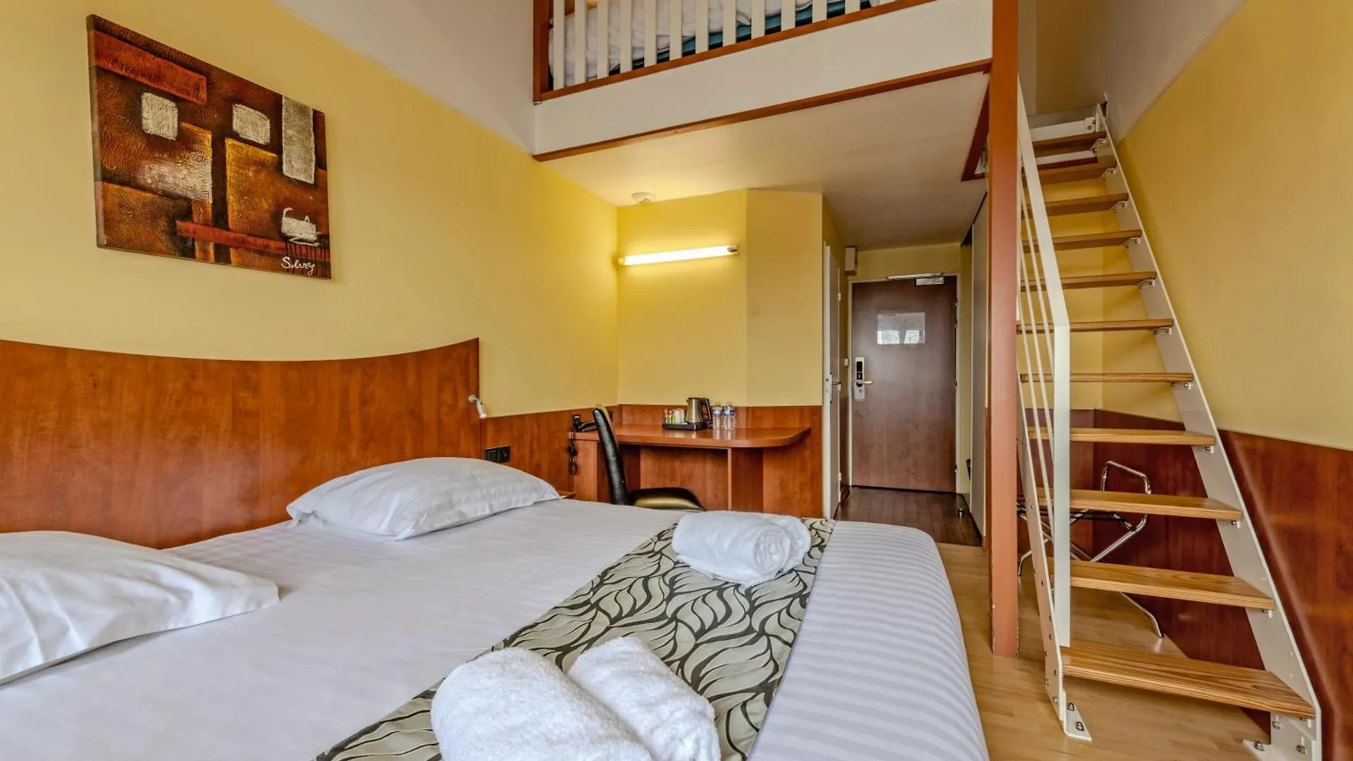 Logis Hotel Center Brest 3*,