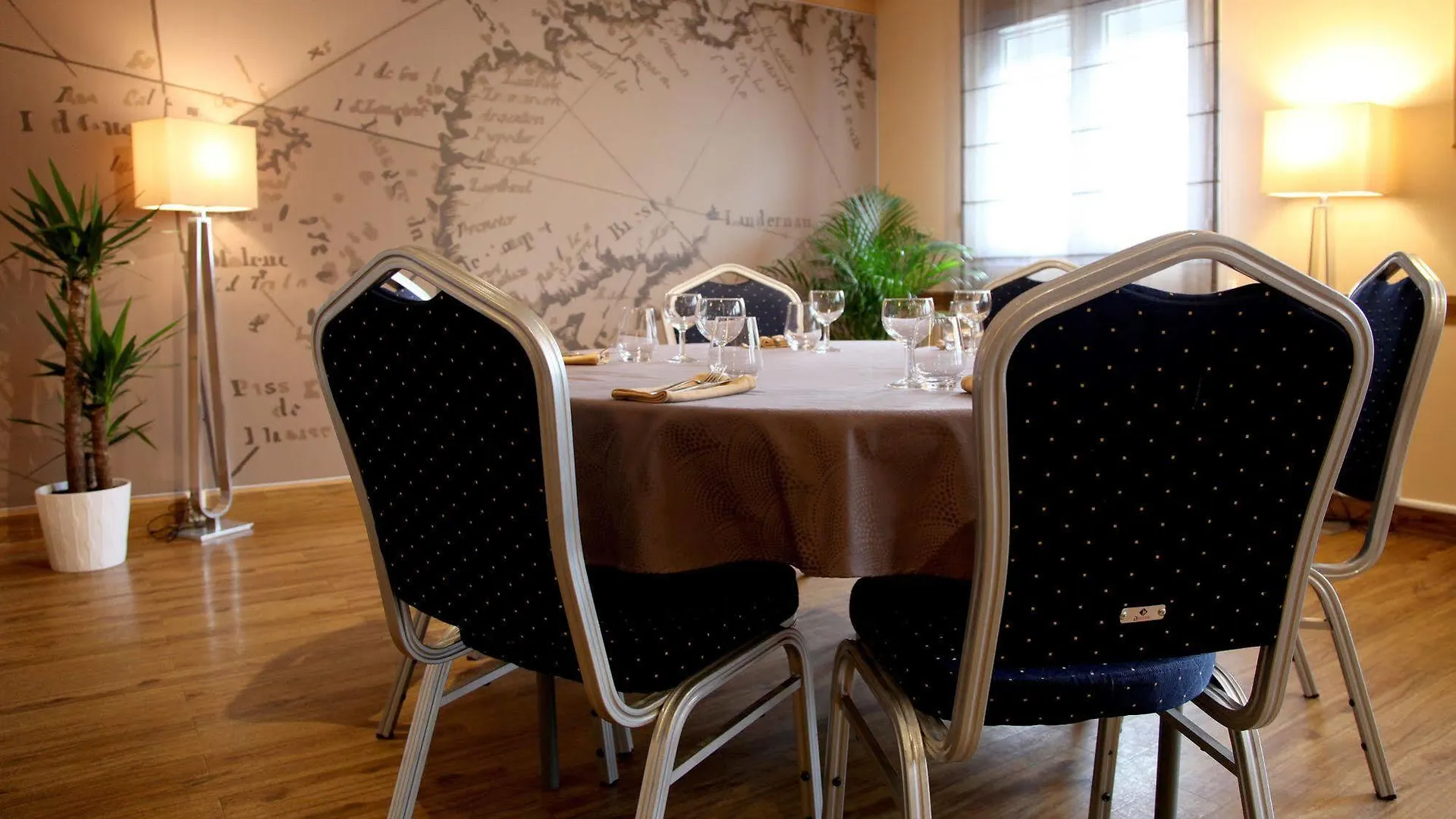 Logis Hotel Center Brest 3*,